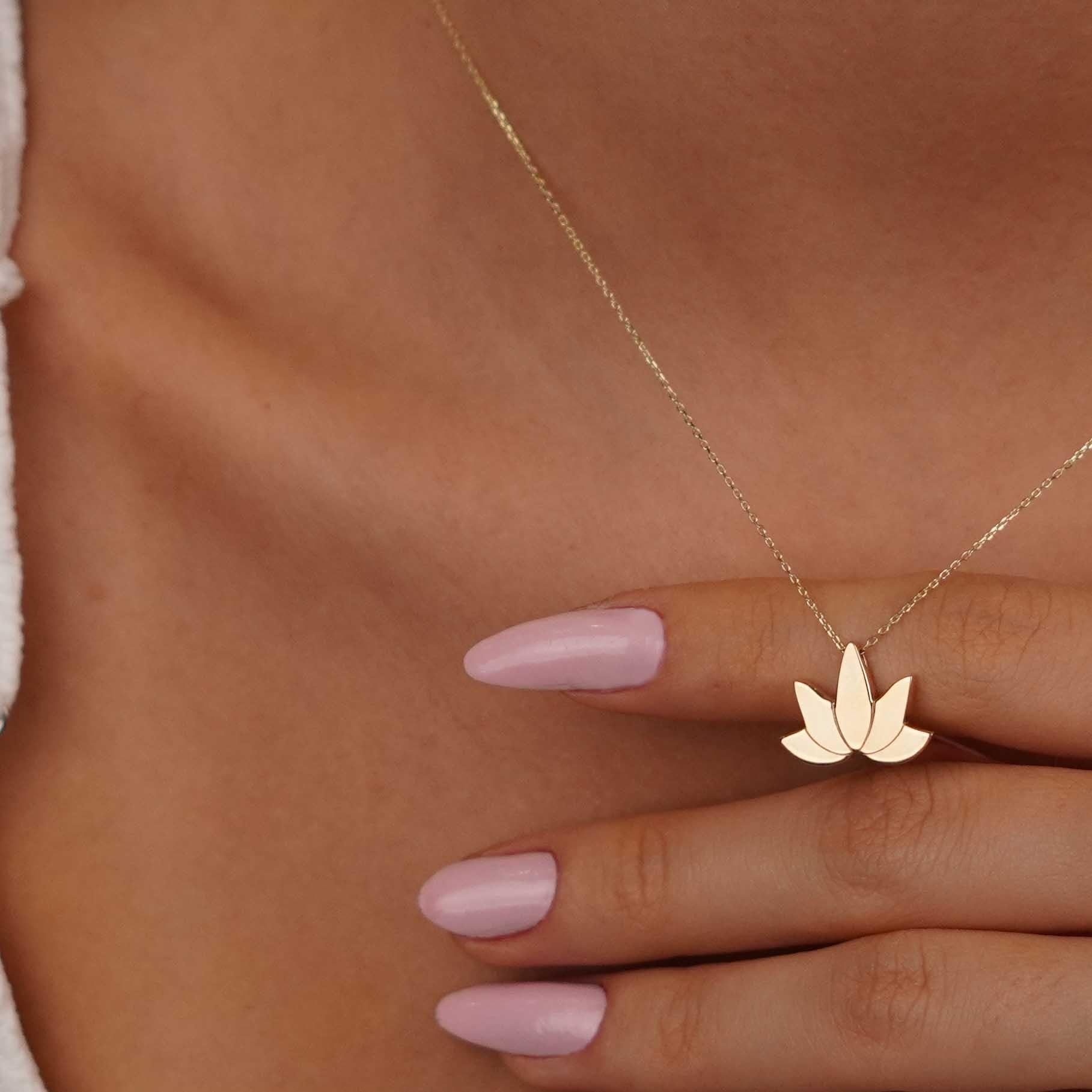 Lotus Kolye