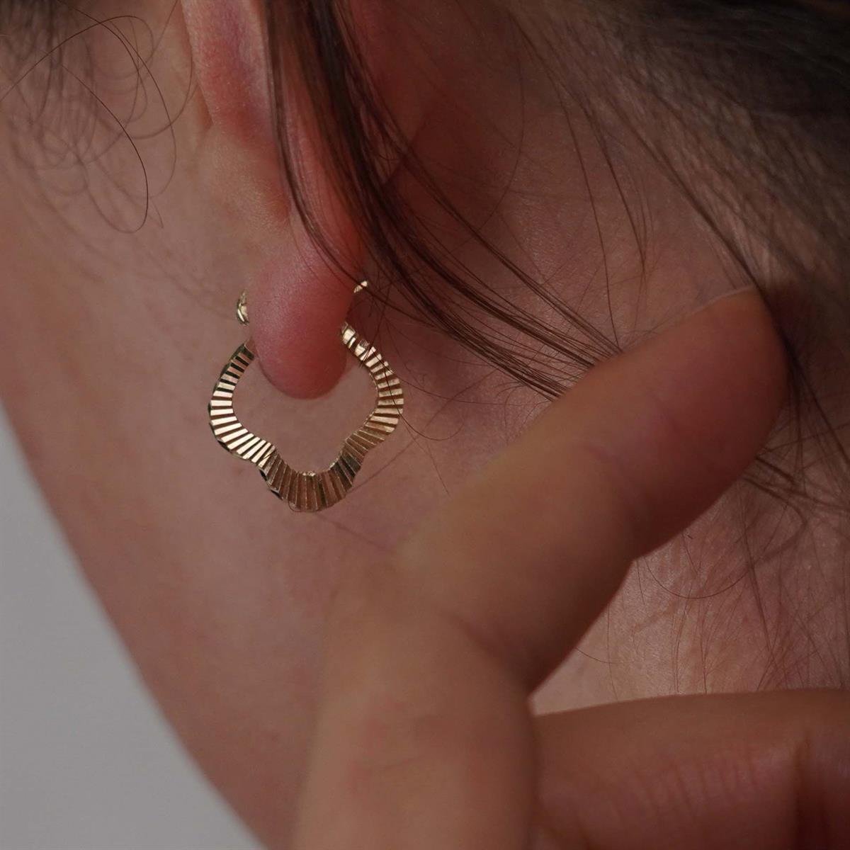 Parıltı Yonca Küpe