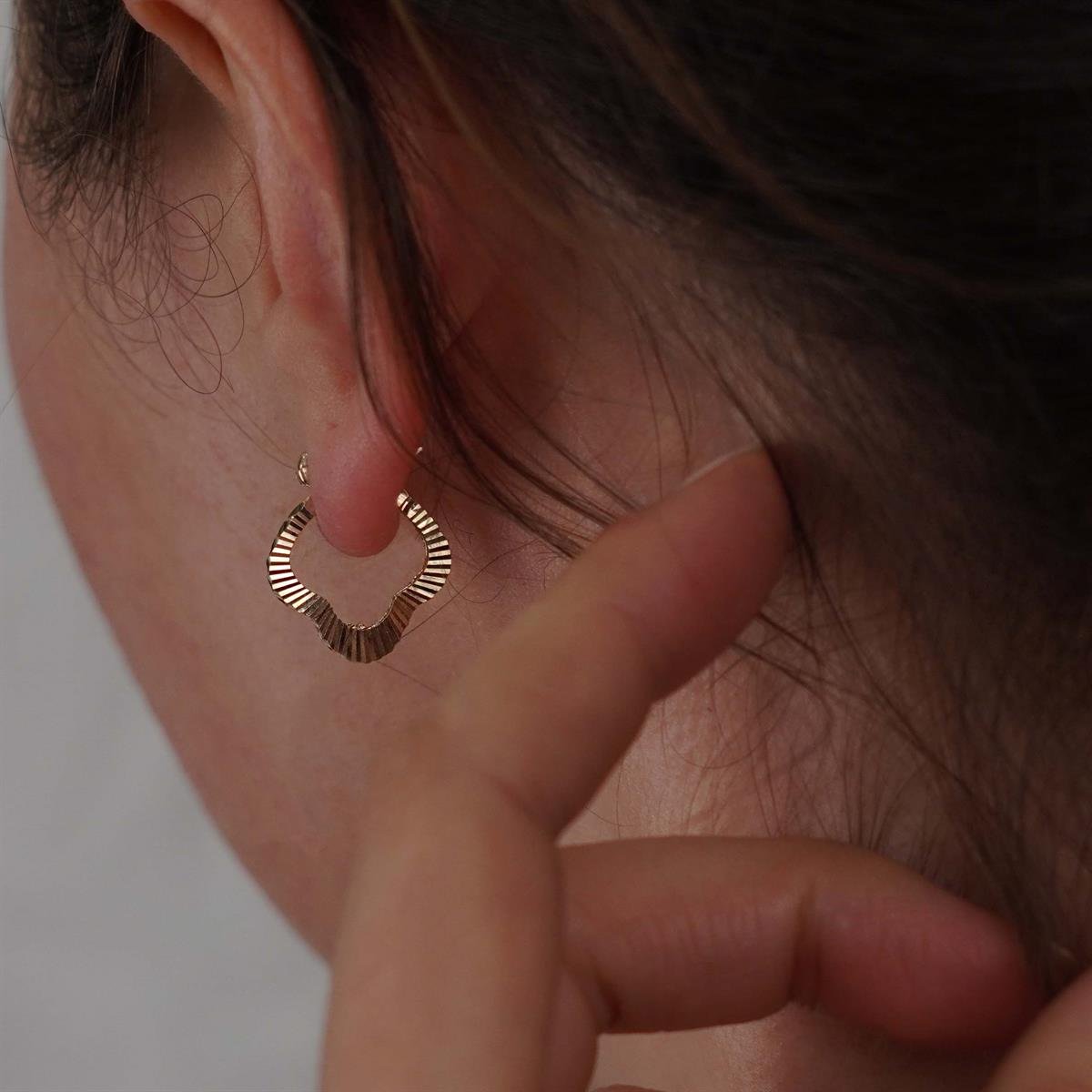 Parıltı Yonca Küpe