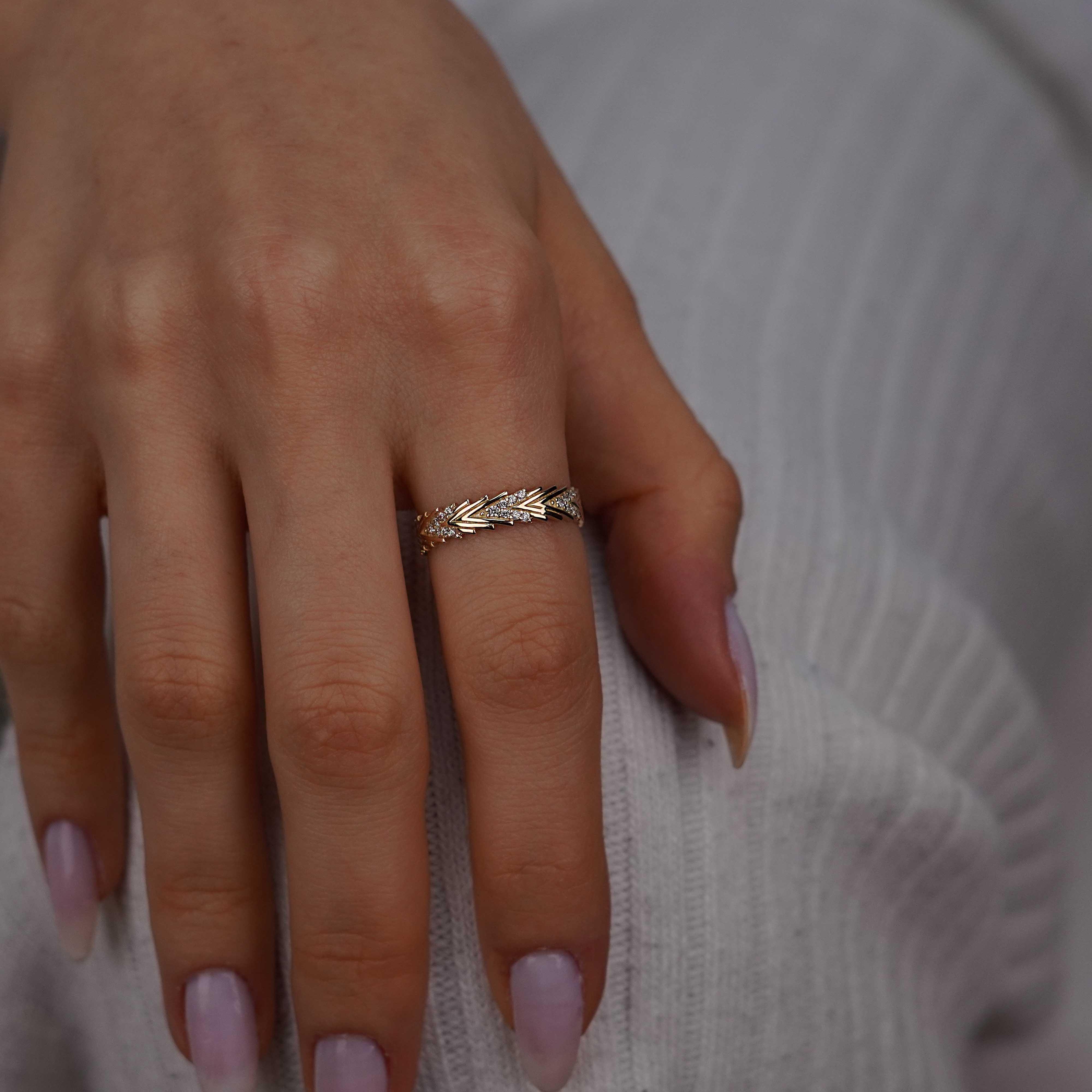 Taşlı Balık Sırtı Yüzük