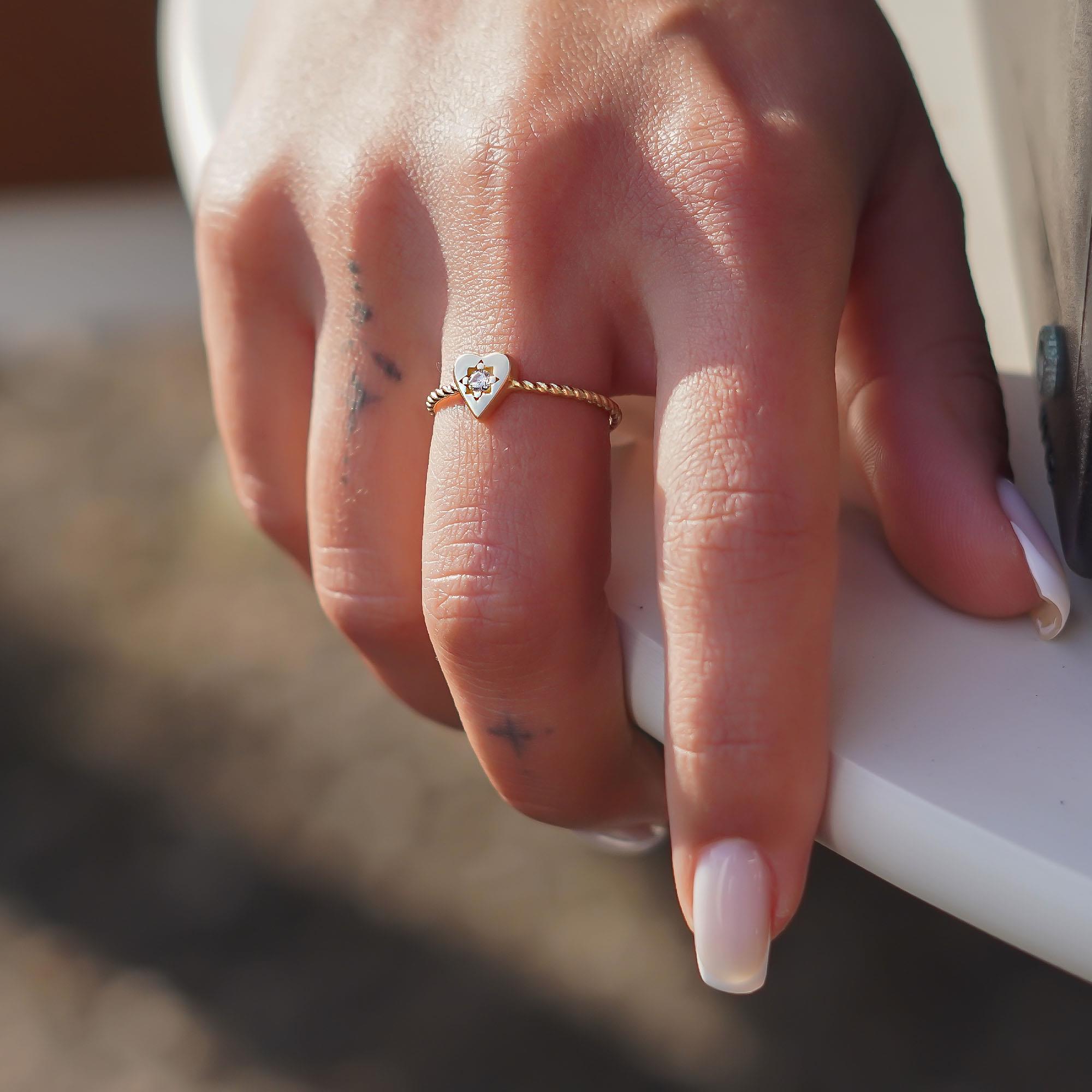 Taşlı Kalp Yüzük