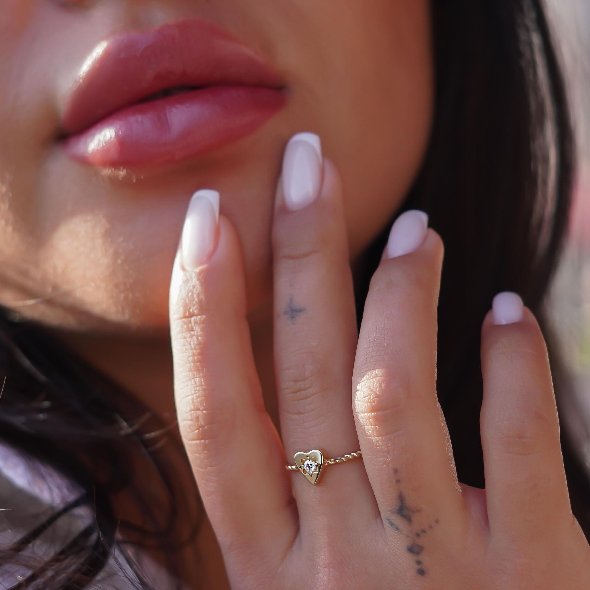 Taşlı Kalp Yüzük