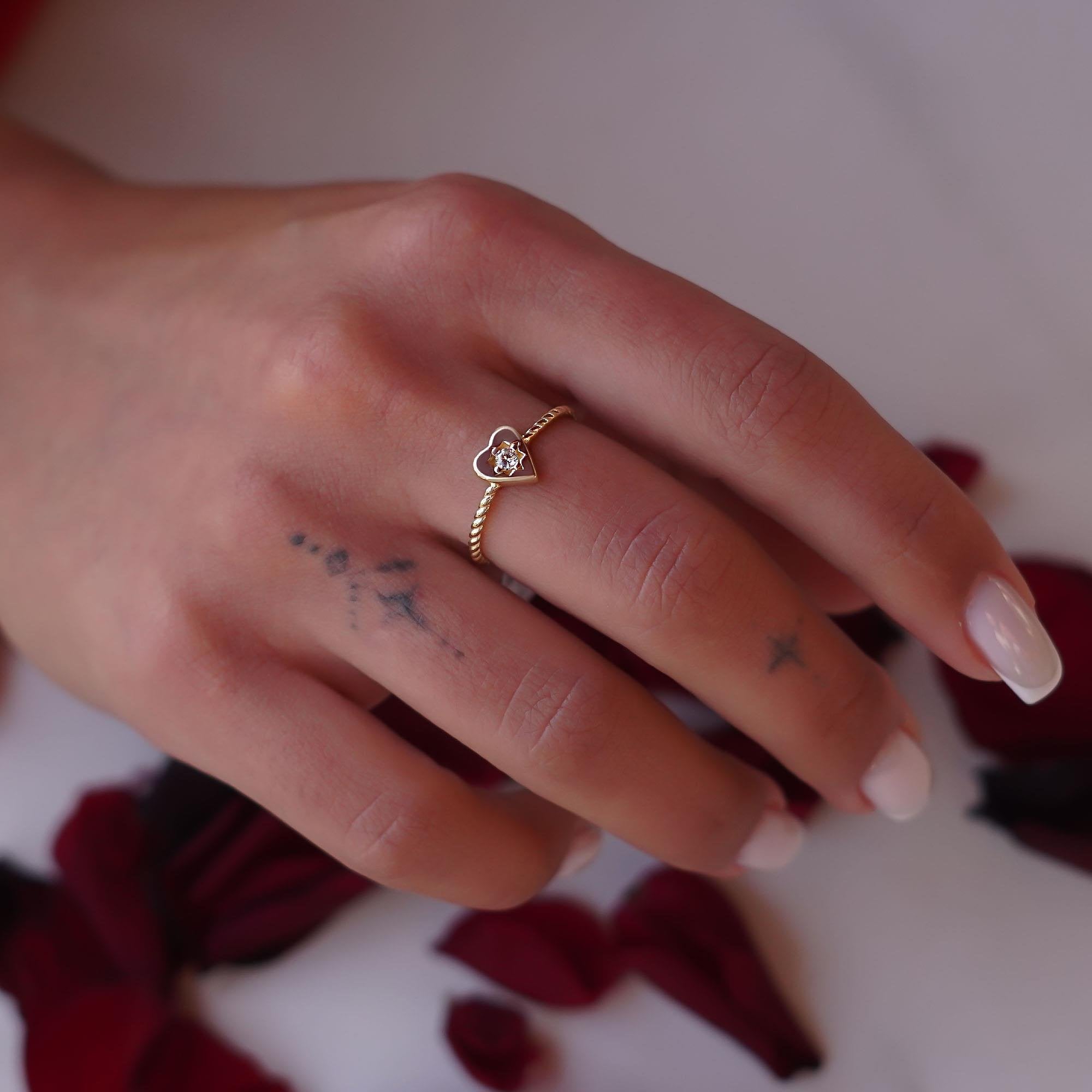 Taşlı Kalp Yüzük