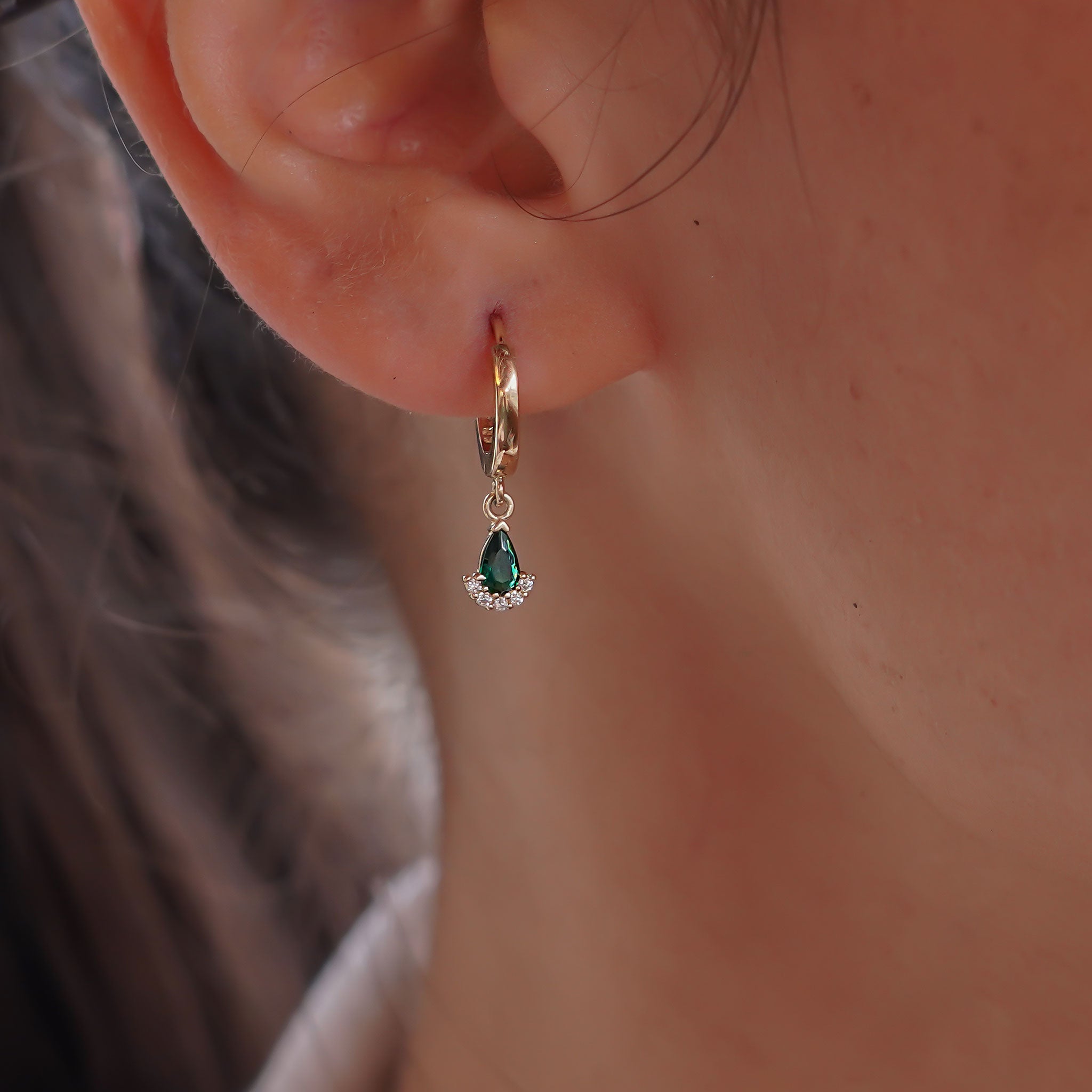 Yeşil Taşlı Damla Küpe