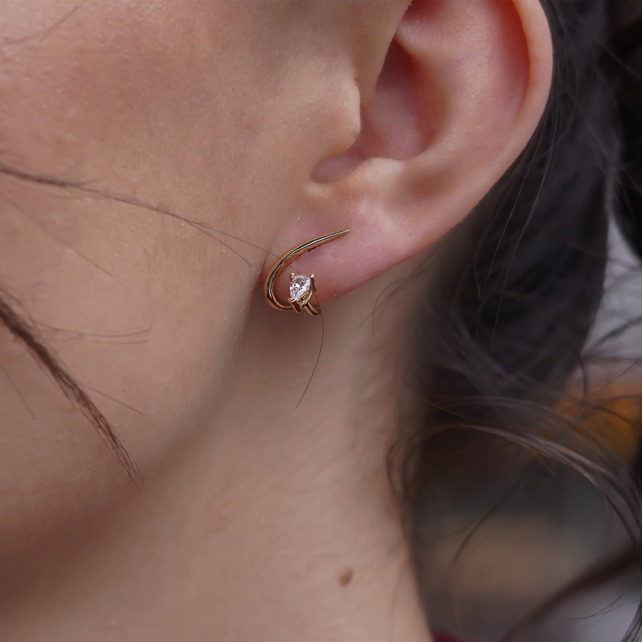 Kıvrımlı Damla Küpe