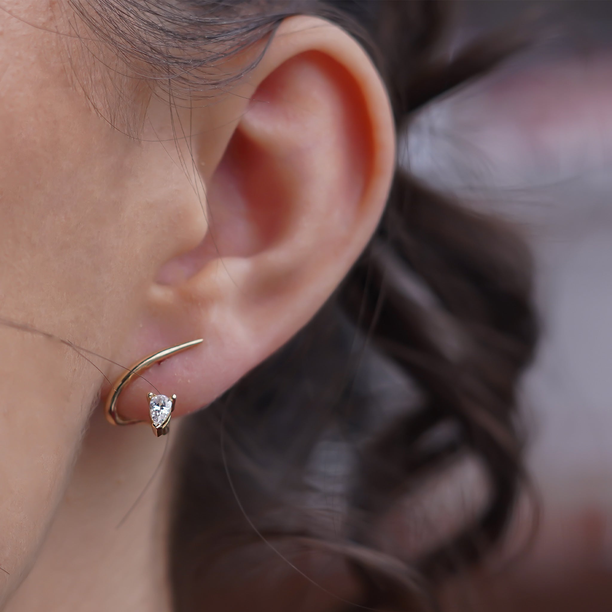 Kıvrımlı Damla Küpe