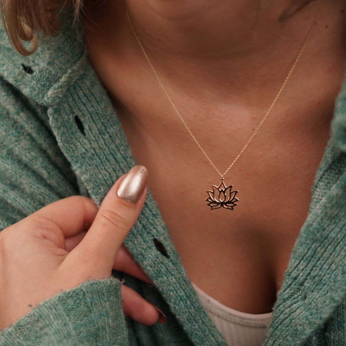 Lotus Kolye