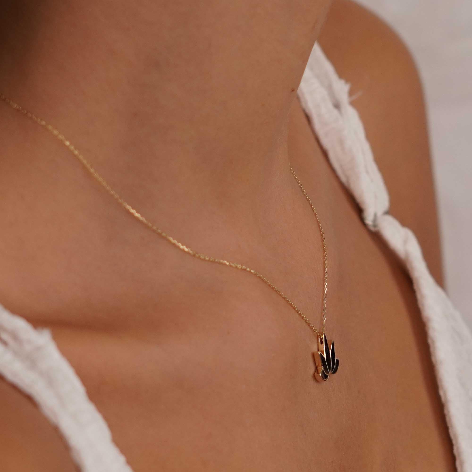 Lotus Kolye
