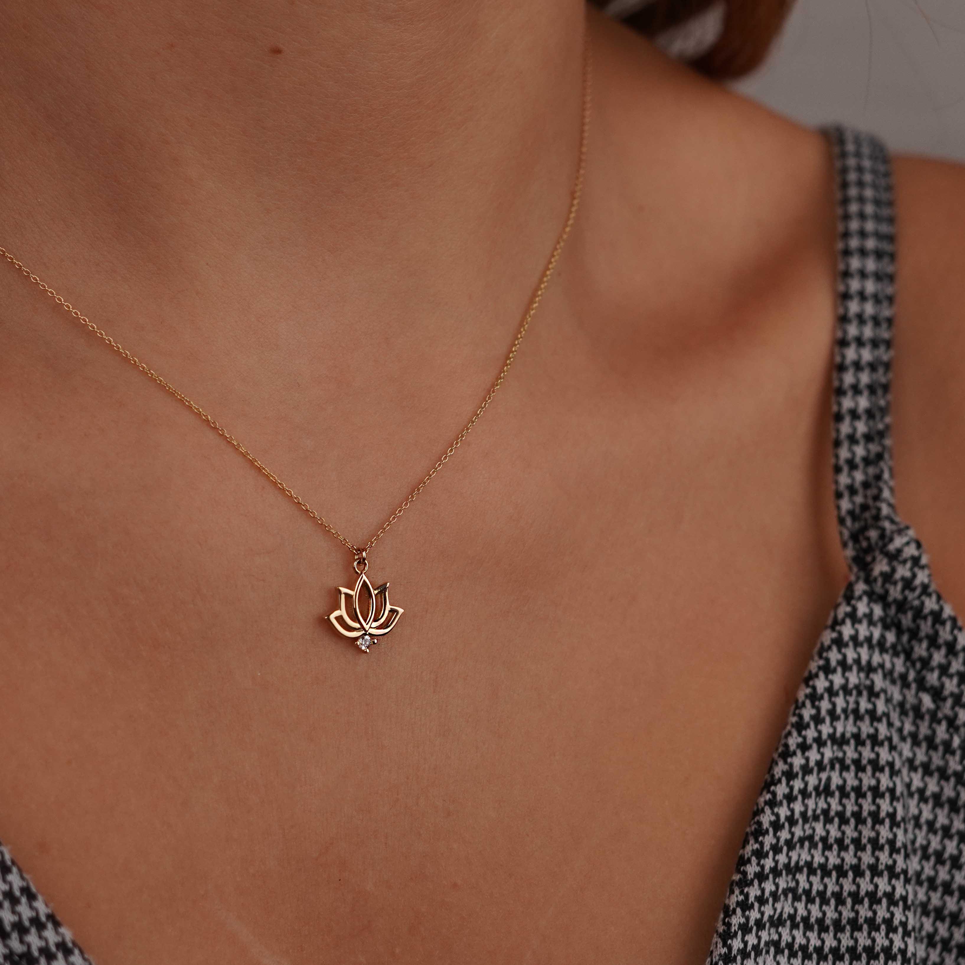 Lotus Taşlı Kolye