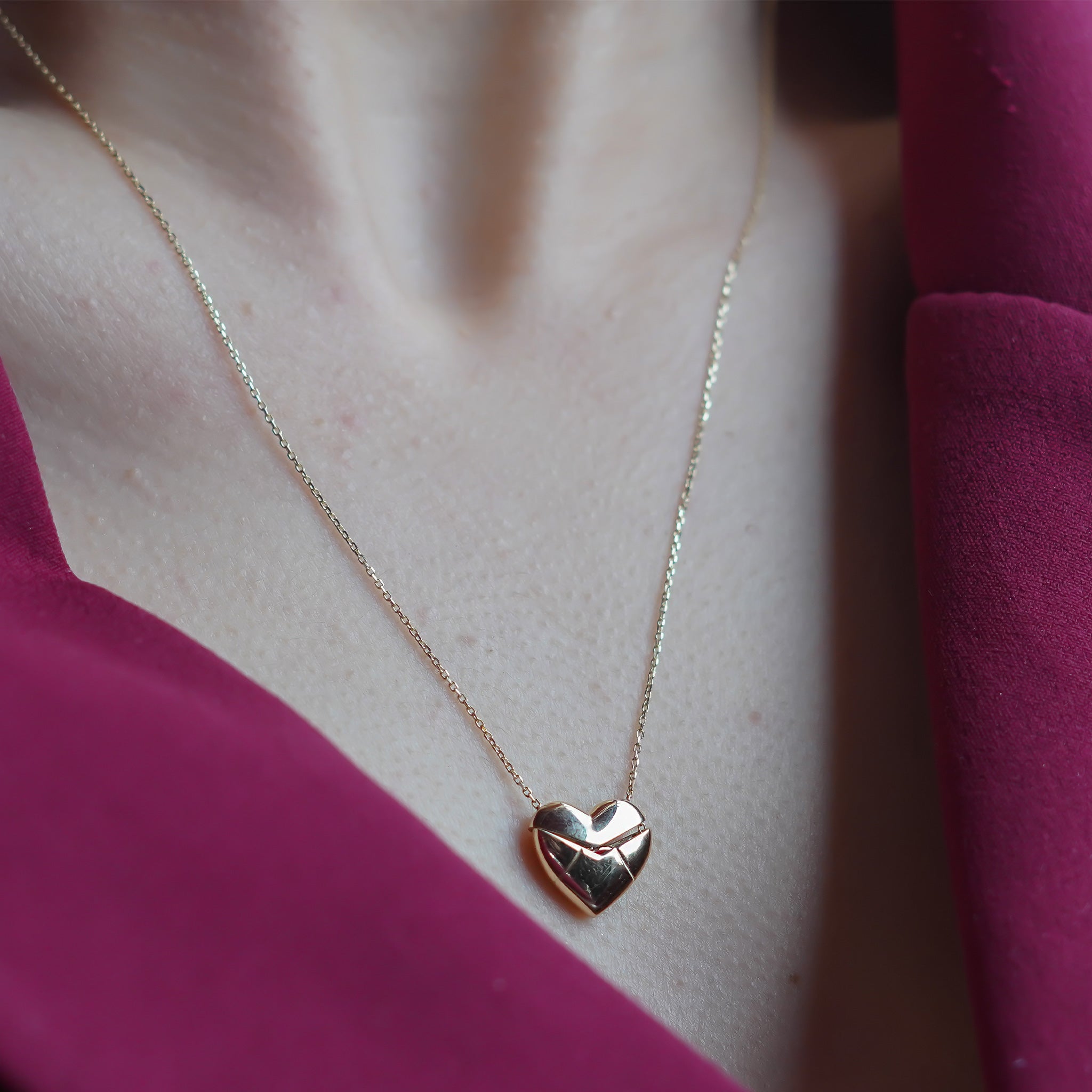 Saklı Kırmızı Kalp Kolye