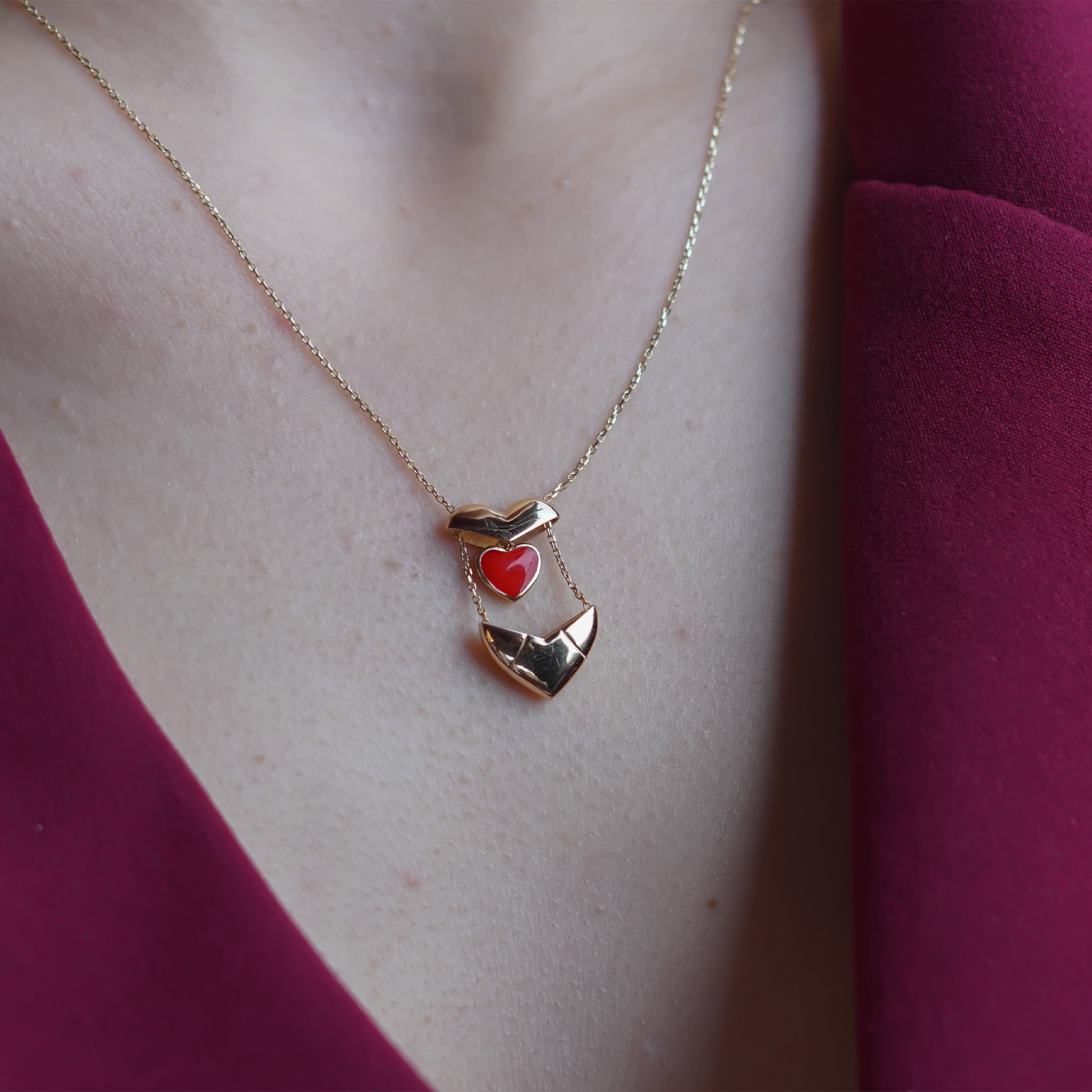 Saklı Kırmızı Kalp Kolye