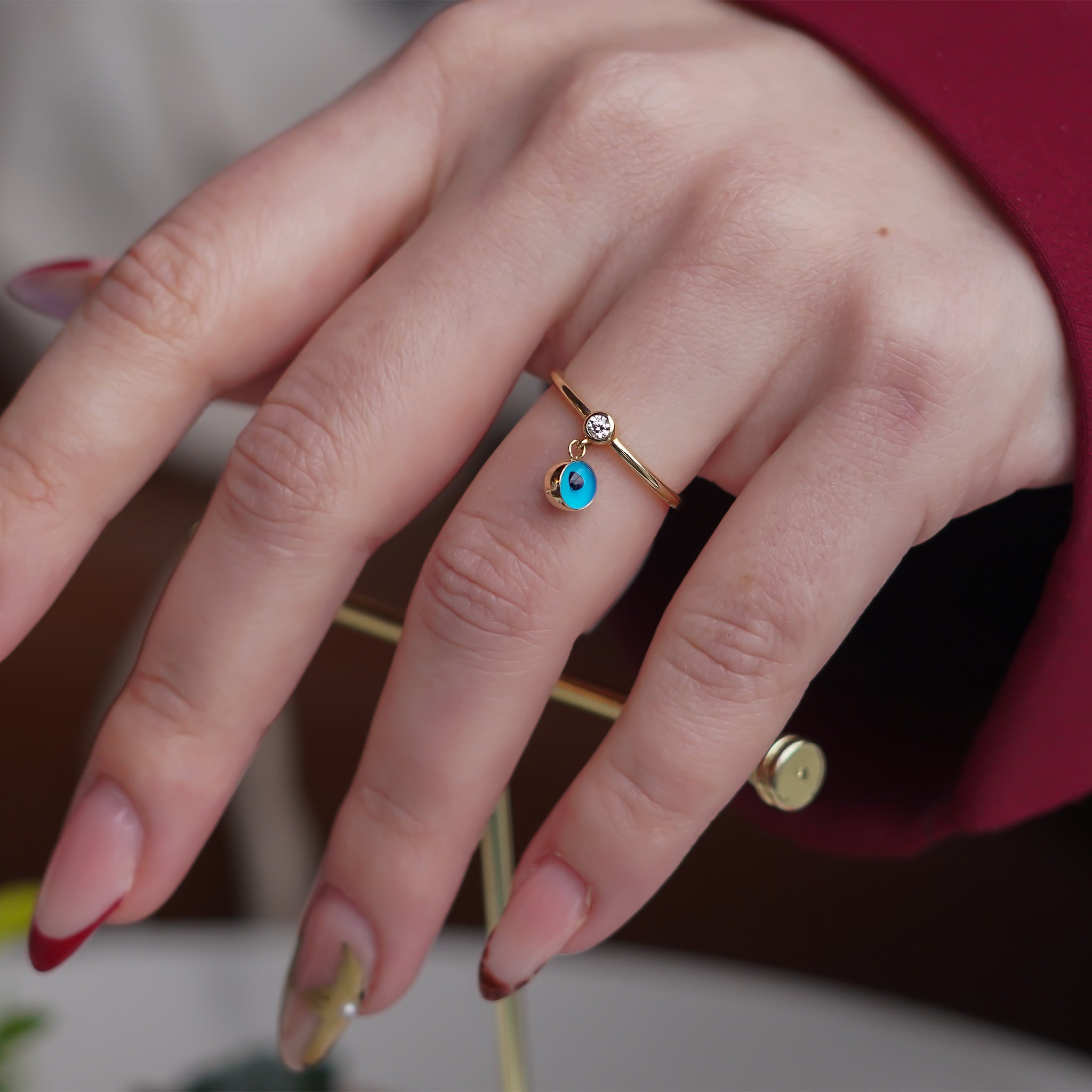 Sallantılı Göz Yüzük