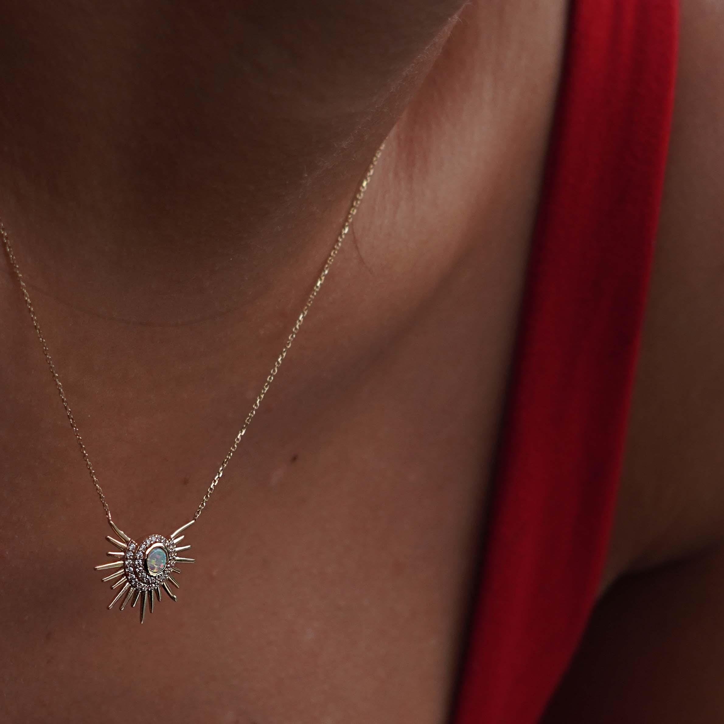 Sunrise Opal Kolye