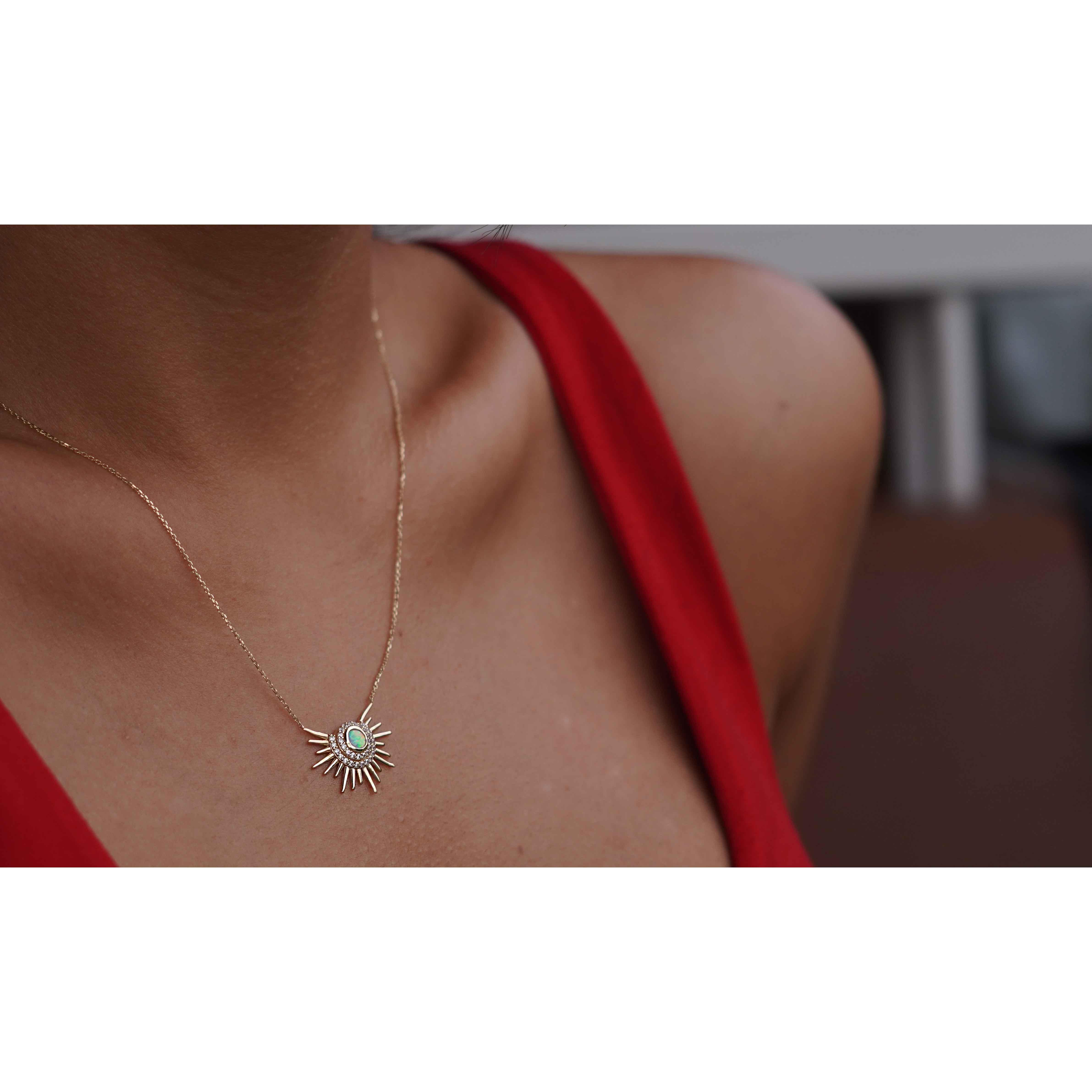 Sunrise Opal Kolye