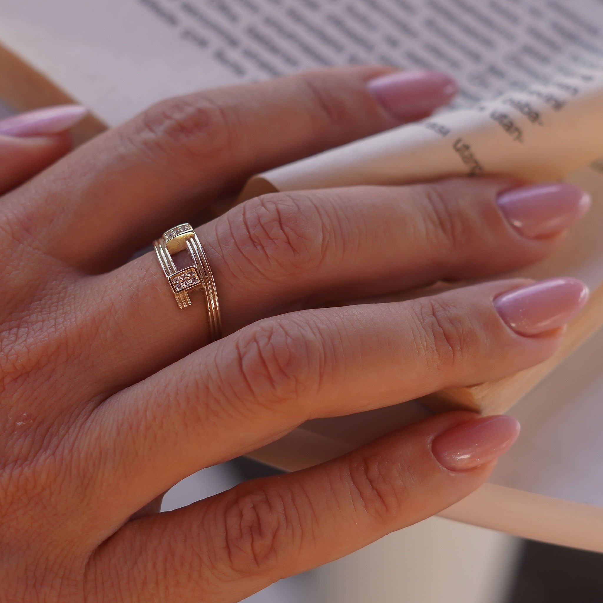 Taşlı Şerit Yüzük